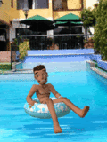 Gif en la piscina